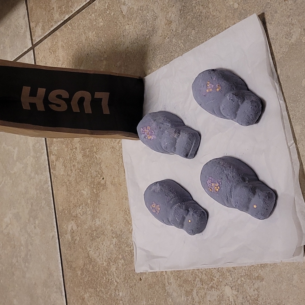 Lush Cosmetics- I Want A Hippopotamus For Christmas Bath Bomb - Set of 4!